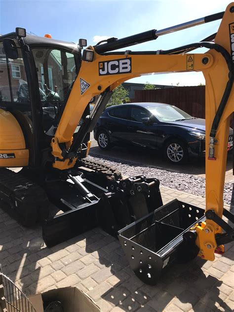 mini digger hire bournemouth|local digger and driver.